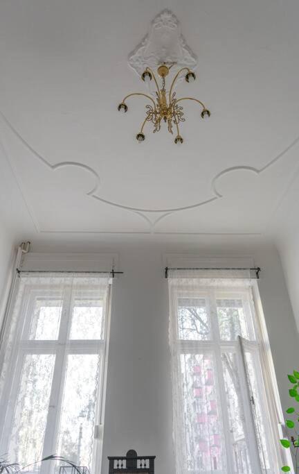 Artistic Altbau Apartment *